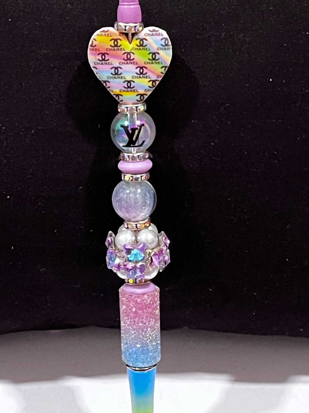 Luxury-Inspired rainbow heart silicone focal fancy beaded pen